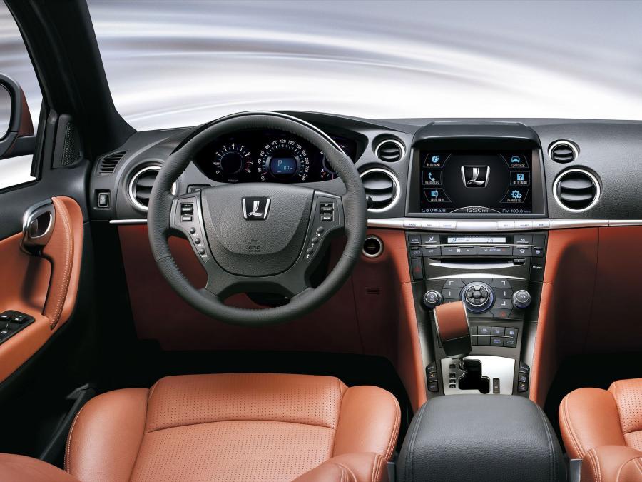 Торпедо Luxgen 7 SUV 2010 года  (фото 8 из 16)